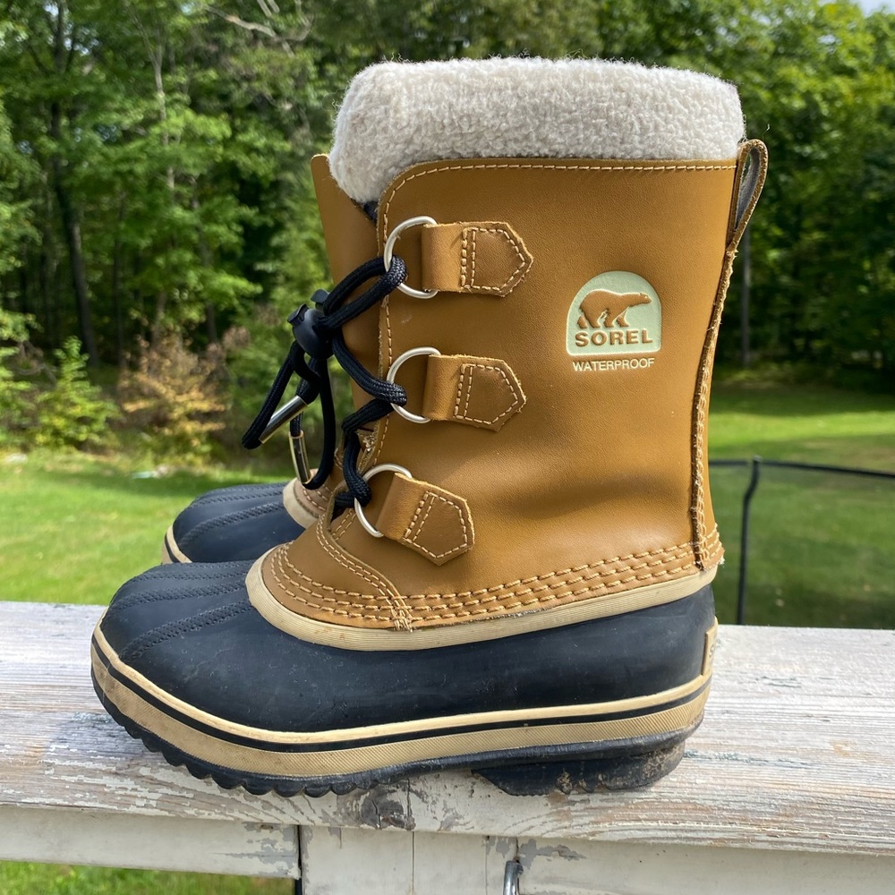 Kids sorel boots size 1
